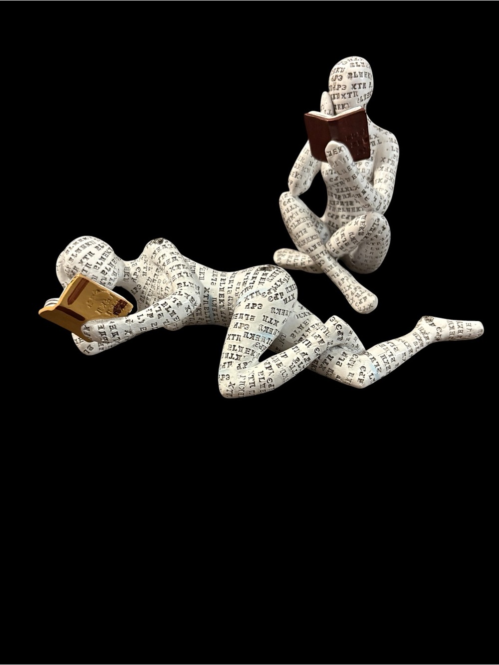 Pulp Reading Women Text-Pattern Reading Figures Sculpture Set